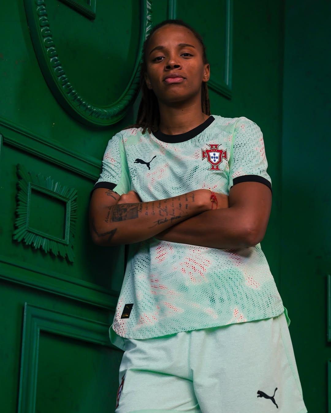 Seleção de Portugal revela novo uniforme com fornecedora inédita