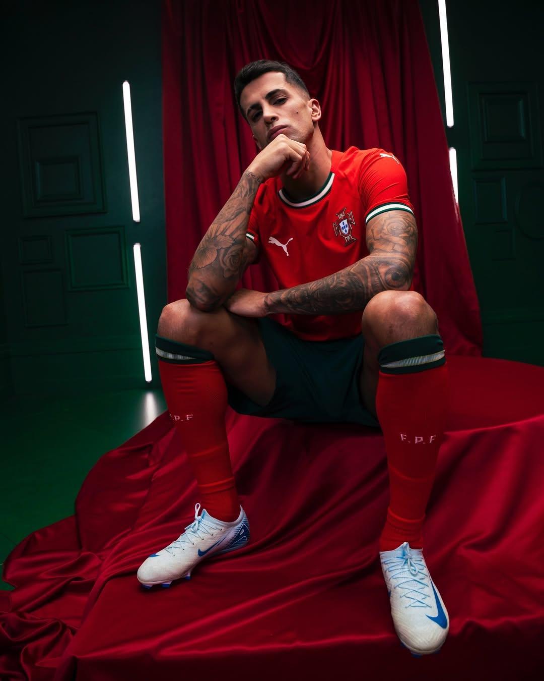 Seleção de Portugal revela novo uniforme com fornecedora inédita