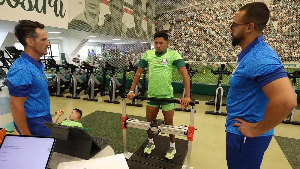 Rony descarta proposta do Fluminense e mantém foco em possibilidades no exterior