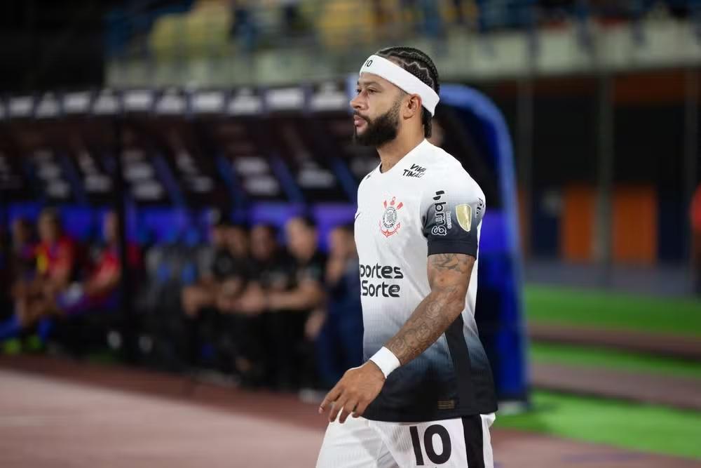Memphis Depay ativa cláusula milionária no Corinthians com assistência na Libertadores