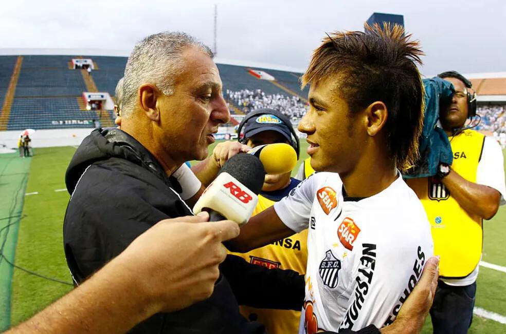 Neymar reencontra técnico que o levou ao profissional em confronto entre Inter e Santos