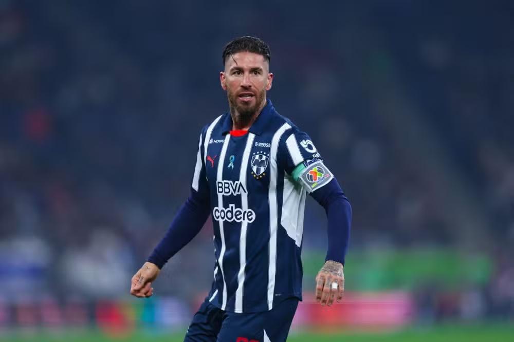 Estreia de Sergio Ramos no Monterrey leva torcida em peso ao estádio