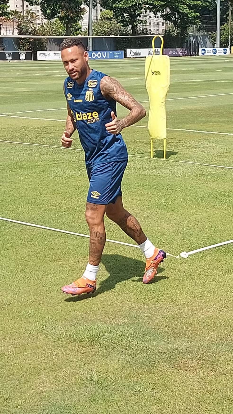 Neymar passa por exames antes de treino no CT Rei Pelé e faz piada: "Desesperador"