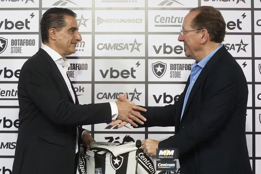 Textor, dono do Botafogo, manda recado direto para torcida do Flamengo: "Ganhar uma partida não significa nada"