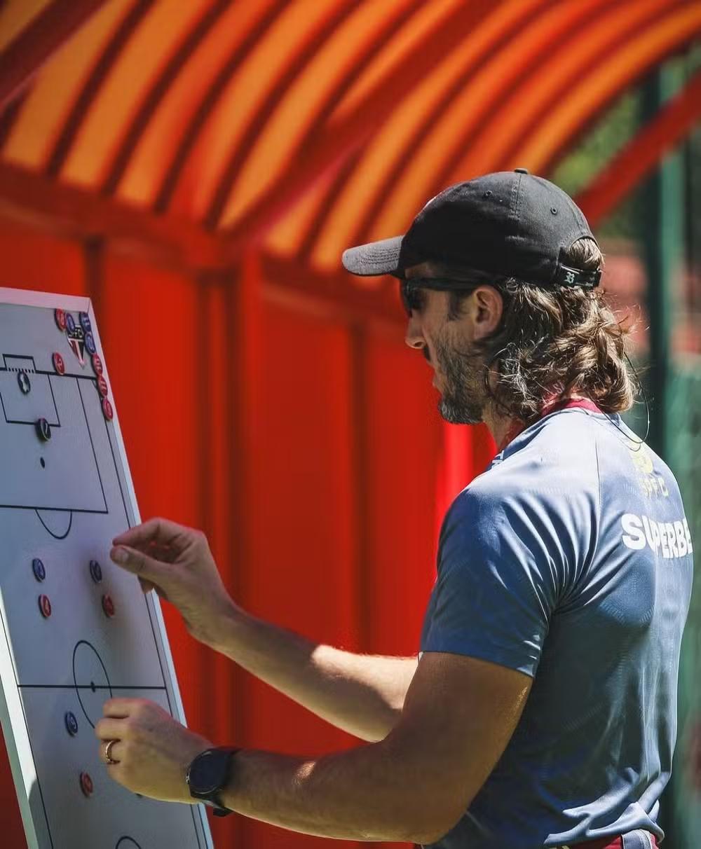 Qual esquema escolher? São Paulo encara dúvida tática antes do mata-mata