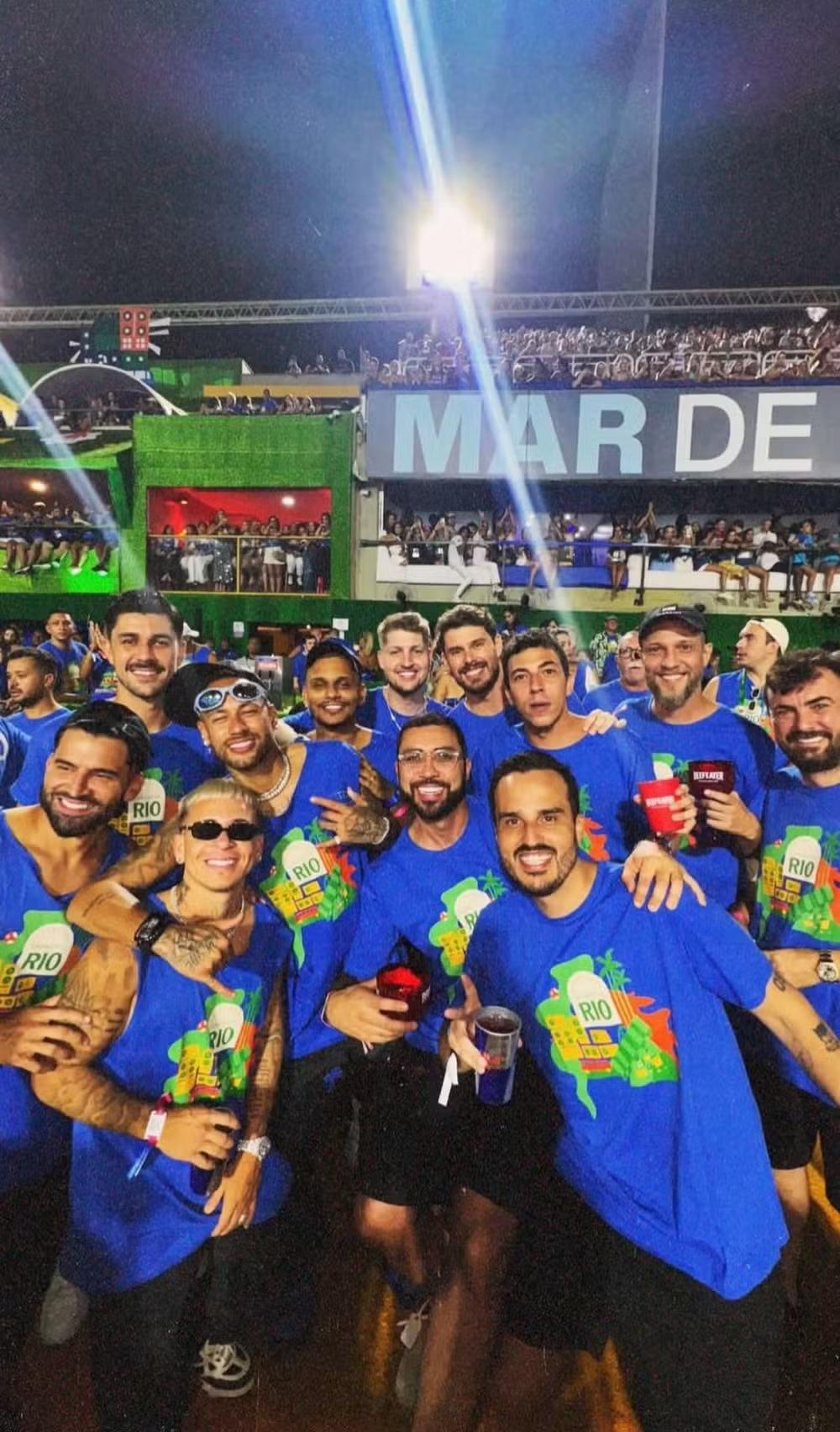 Neymar curte Carnaval ao lado de trio santista no Rio de Janeiro