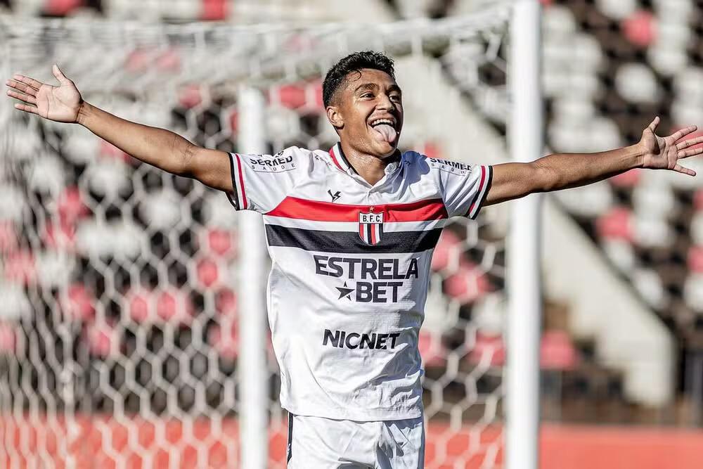 Jovem da base do Bragantino sofre acidente grave na Anhanguera