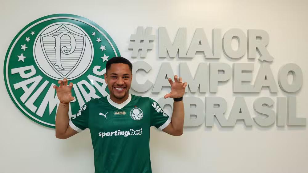 Vitor Roque passa por avaliações no Palmeiras, fala sobre conversa com Endrick e conta a origem de "Tigrinho"