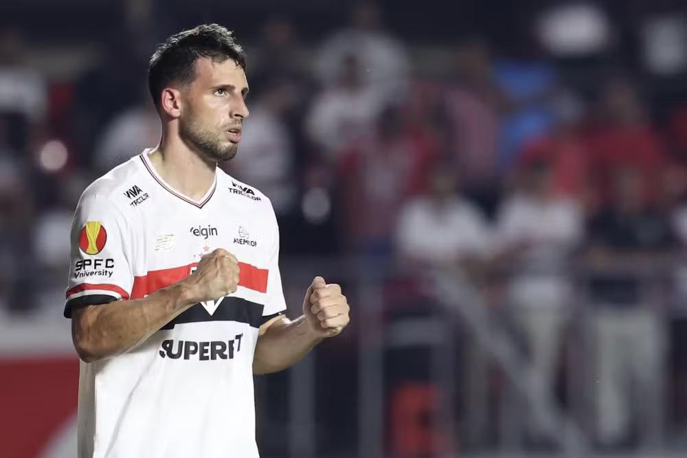 Calleri brilha no momento certo, se afasta da concorrência de André Silva e tenta embalar no São Paulo