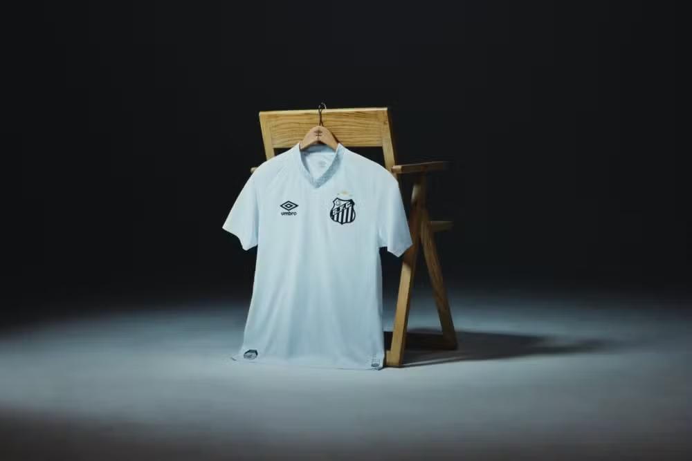 Santos revela nova camisa titular para 2025 com inspiração especial; confira detalhes