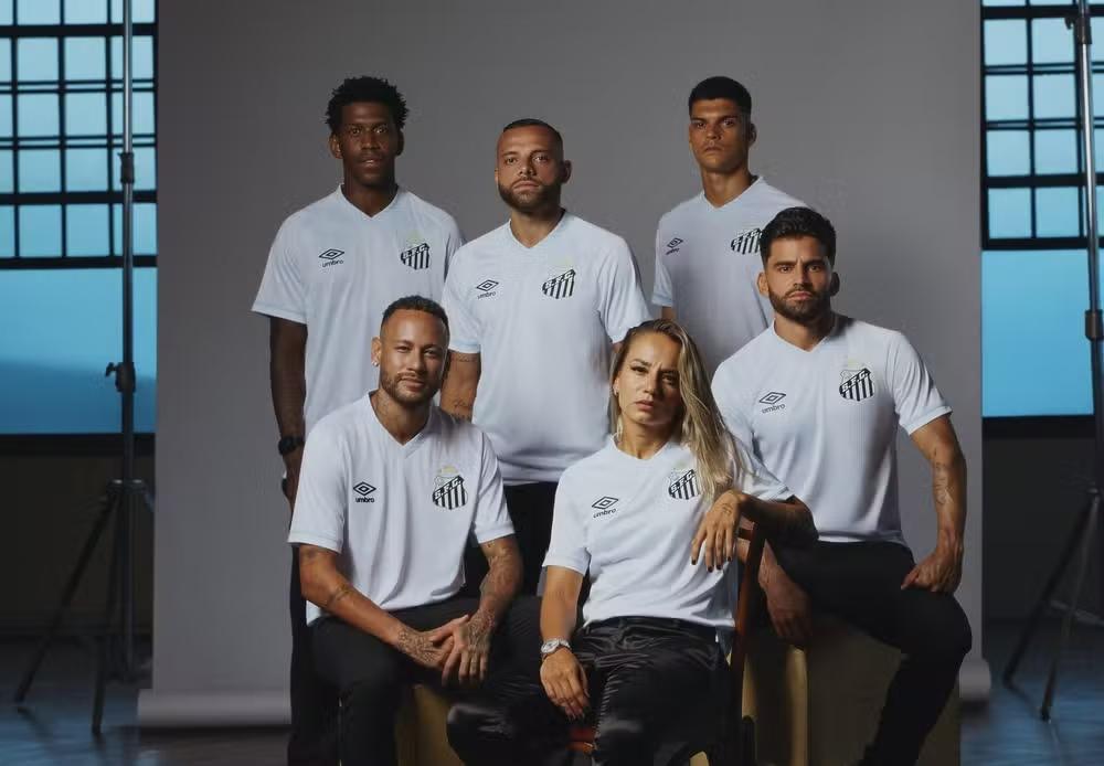 Santos revela nova camisa titular para 2025 com inspiração especial; confira detalhes