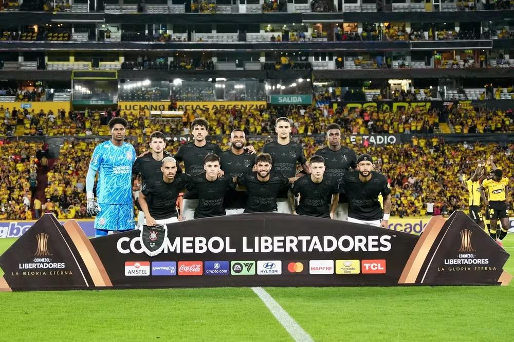 Clima tenso e desentendimentos no vestiário: os bastidores da derrota do Corinthians na Libertadores