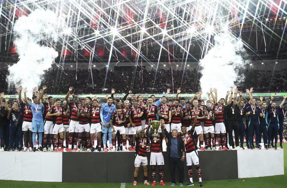 Flamengo conquista o Carioca sem sustos e se prepara para o Brasileirão com reforços Flamengo conquista o Carioca sem sustos e se prepara para o Brasileirão com reforços