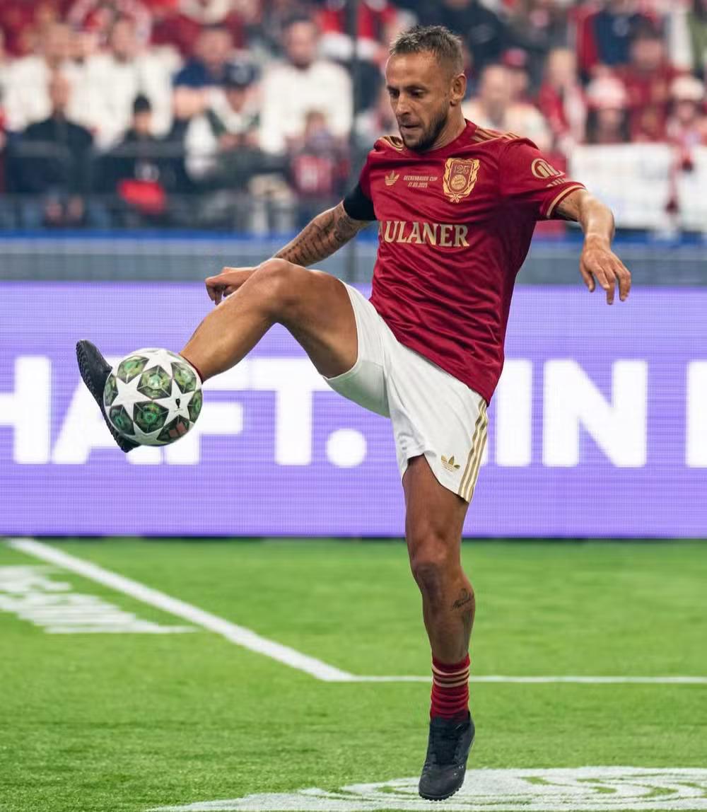 Coritiba avalia punição para Rafinha após presença em evento do Bayern sem aviso prévio