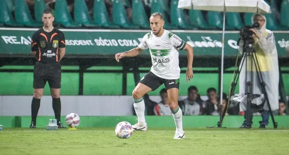 Coritiba discute rescisão amigável com Rafinha após evento surpresa na Alemanha Coritiba discute rescisão amigável com Rafinha após evento surpresa na Alemanha
