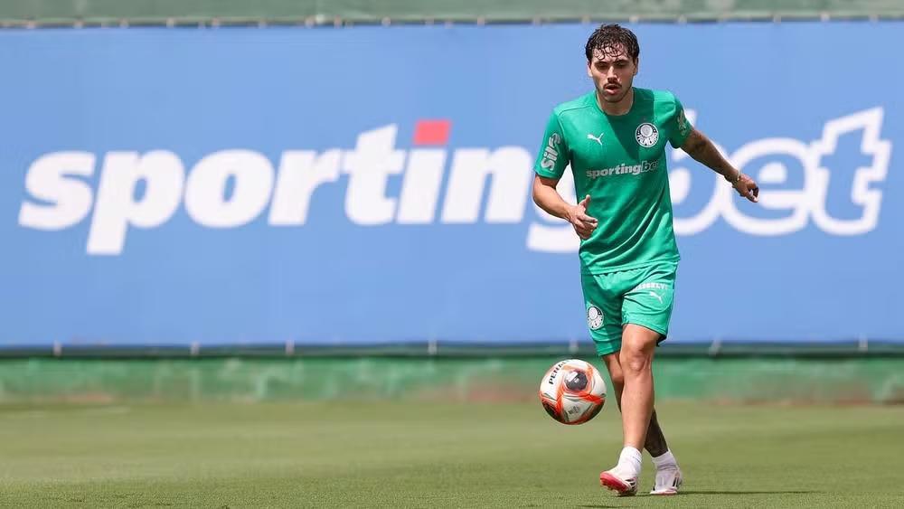 Maurício treina com o elenco do Palmeiras e se aproxima do retorno