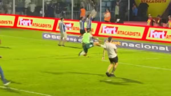 Jiménez, da Chapecoense, se desculpa e pede o fim das ameaças: "Não justifica a violência" Jiménez, da Chapecoense, se desculpa e pede o fim das ameaças: "Não justifica a violência"