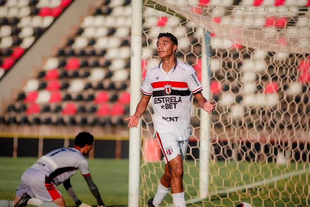 Pedro Severino deixa a UTI e segue tratamento no quarto Pedro Severino deixa a UTI e segue tratamento no quarto