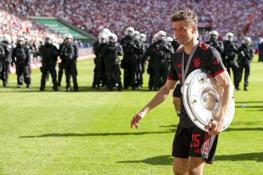 Thomas Müller confirma saída do Bayern após 25 anos de história