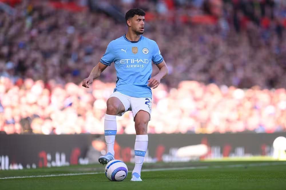 Guardiola vê limitações de Matheus Nunes no meio-campo: "Falta inteligência"
