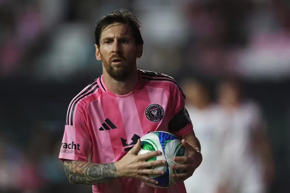 Messi balança as redes, mas Inter Miami tropeça de novo e perde a ponta