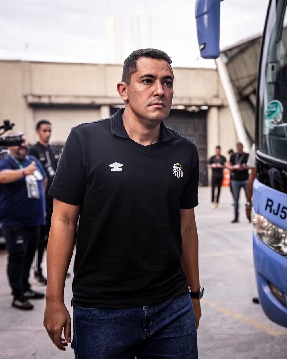 CEO do Santos demonstra confiança em retorno de Neymar e possível extensão de contrato CEO do Santos demonstra confiança em retorno de Neymar e possível extensão de contrato