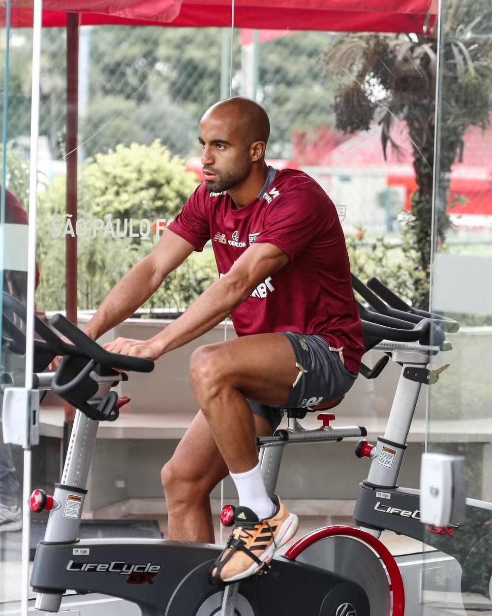 Lucas Moura projeta retorno em breve aos gramados pelo São Paulo