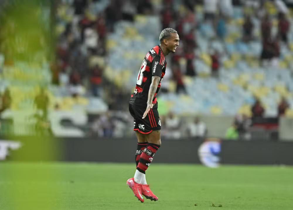 Wesley se retrata após discussão com torcedor nas redes sociais depois de revés do Flamengo