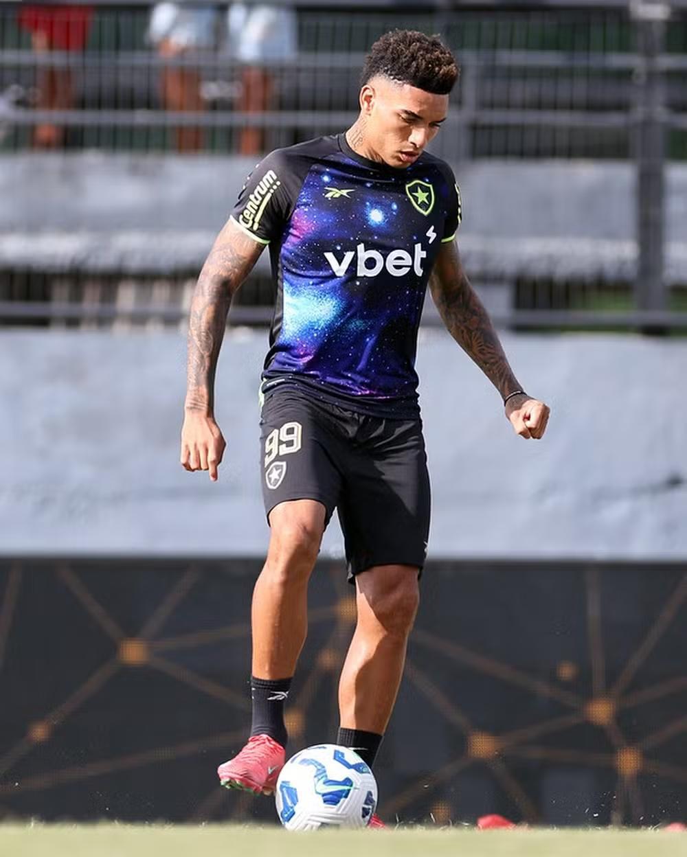 Igor Jesus aponta falhas do Botafogo e apoia críticas de Paiva: "É normal ficar revoltado"