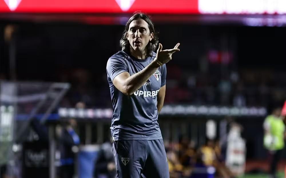 Zubeldía é questionado, mas São Paulo aposta na continuidade do técnico