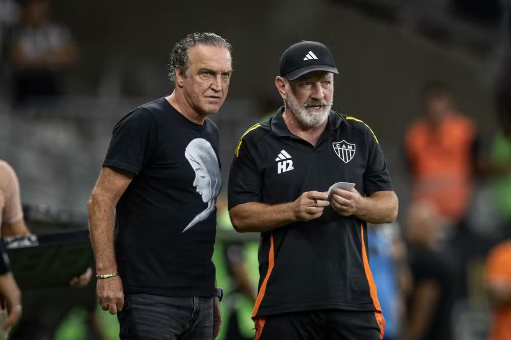 Cuca justifica Scarpa no banco contra o Botafogo e revela ausência do meia na viagem à Venezuela