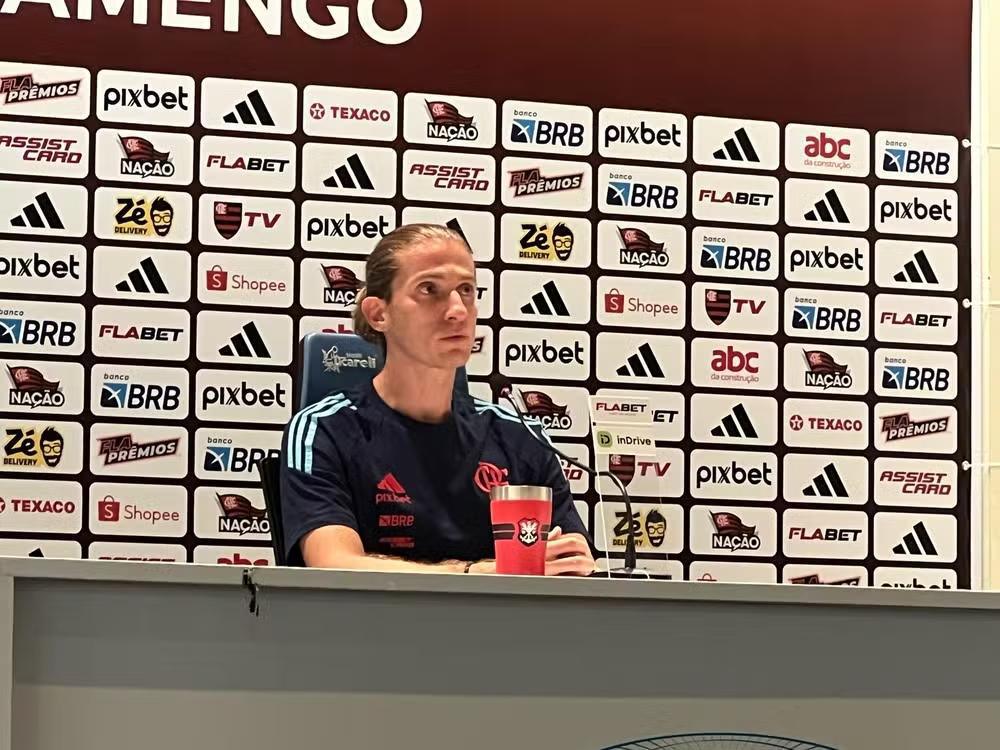 Filipe Luís elogia Pedro após goleada do Flamengo: "É jogador de Copa do Mundo"