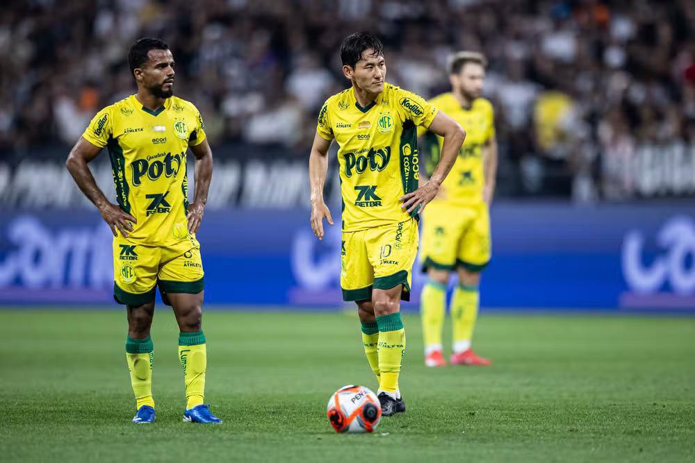 Mirassol nada contra a maré e segue 100% brasileiro na elite nacional