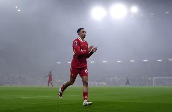 Alexander-Arnold confirma saída do Liverpool ao fim da temporada: "Hora de viver algo novo"