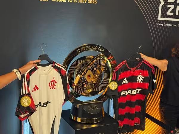Taça do Mundial de Clubes é exibida no museu do Flamengo, na Gávea