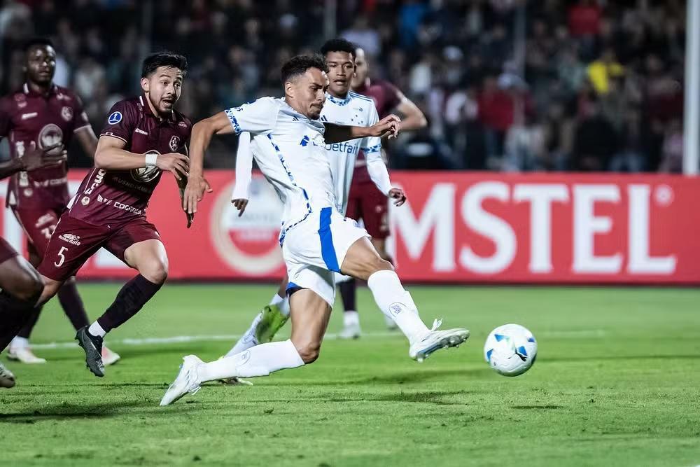 Cruzeiro amarga eliminação precoce e aposta em competições nacionais para reagir em 2024 Cruzeiro amarga eliminação precoce e aposta em competições nacionais para reagir em 2024