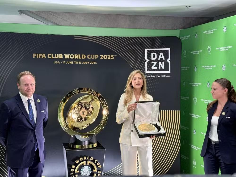 Leila descarta saída de Abel para a Seleção e confirma tratativas por renovação até 2027