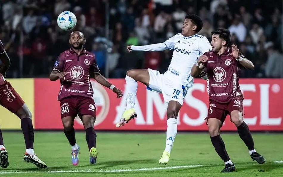 Desempenho dos clubes brasileiros nas copas sul-americanas é o pior desde adoção da fase de grupos Desempenho dos clubes brasileiros nas copas sul-americanas é o pior desde adoção da fase de grupos