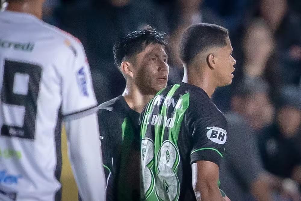 América-MG busca reverter suspensão preventiva de Miguelito no STJD