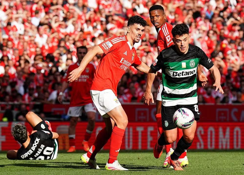 Empate entre Benfica e Sporting adia decisão do título português para rodada final