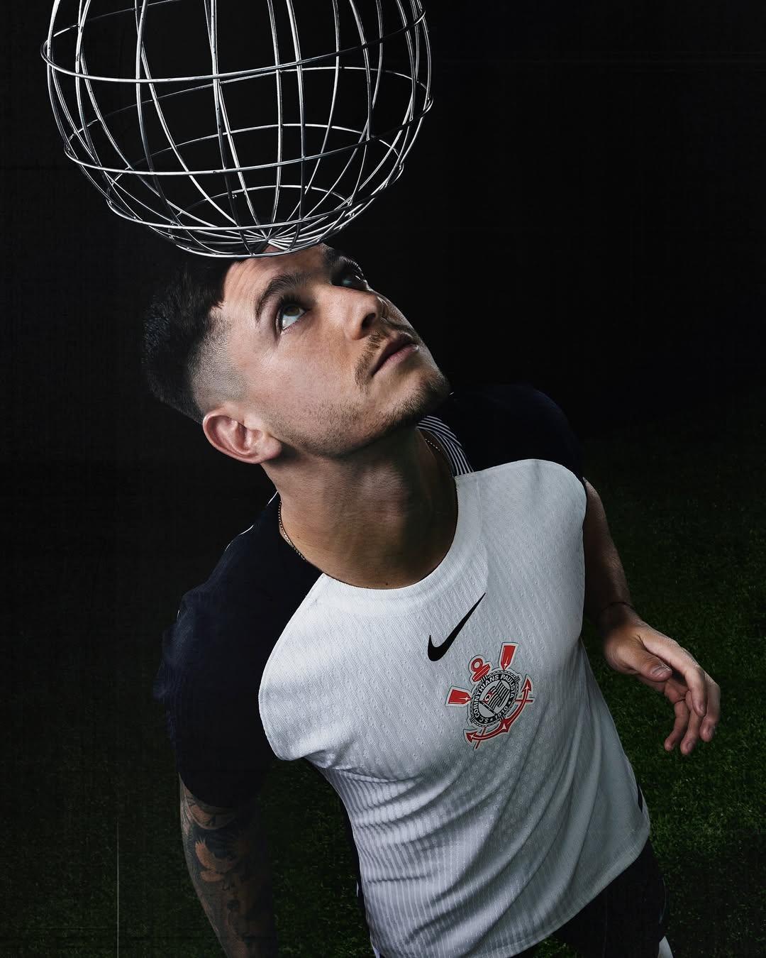 Corinthians Revela Nova Camisa 2; Estreia Será no Uruguai Corinthians Revela Nova Camisa 2; Estreia Será no Uruguai