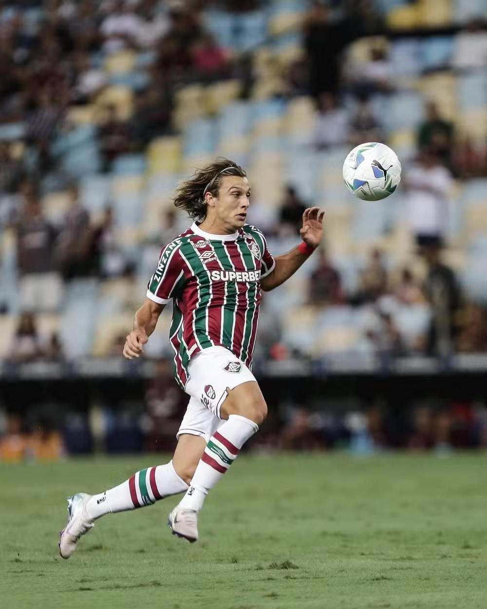 Atacante do Fluminense sofrerá cirurgia facial após choque e pode voltar a tempo do Mundial Atacante do Fluminense sofrerá cirurgia facial após choque e pode voltar a tempo do Mundial