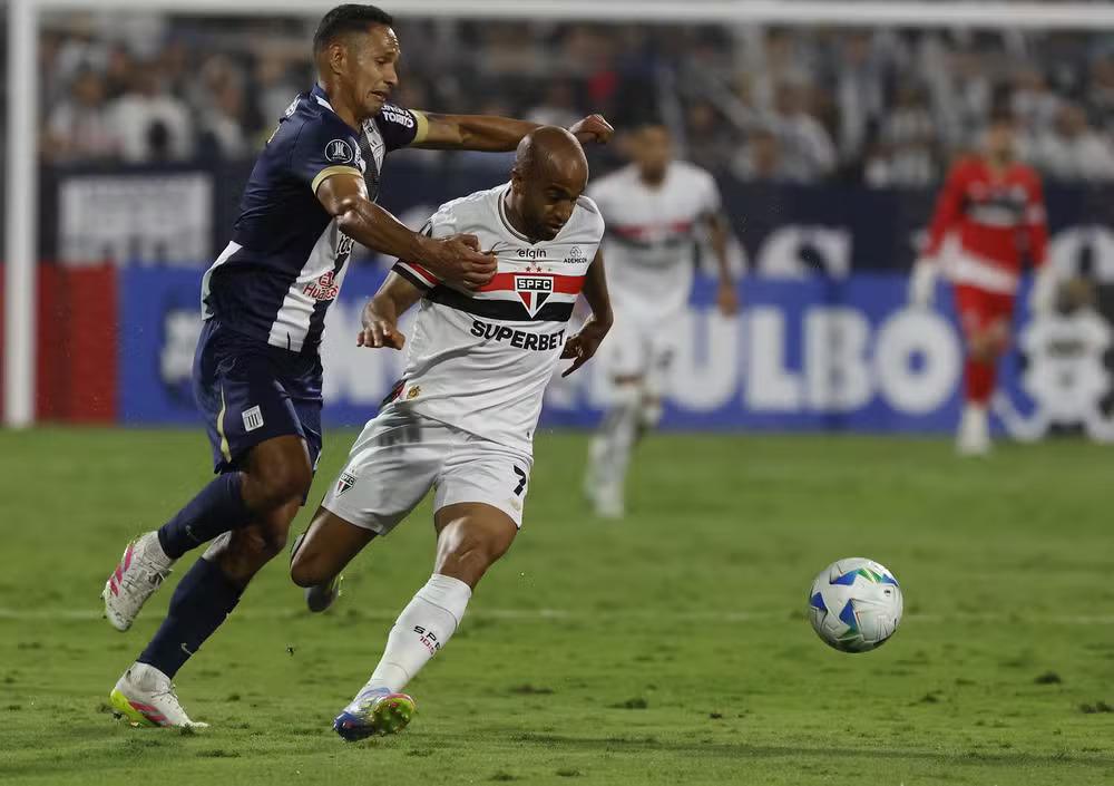 Médico de confiança de Lucas Moura estima até três meses para recuperação do jogador