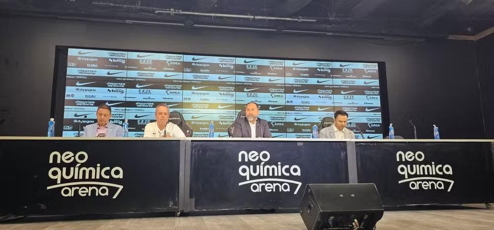 Augusto Melo se posiciona após reprovação das contas no Corinthians: "Essa dívida não é minha"