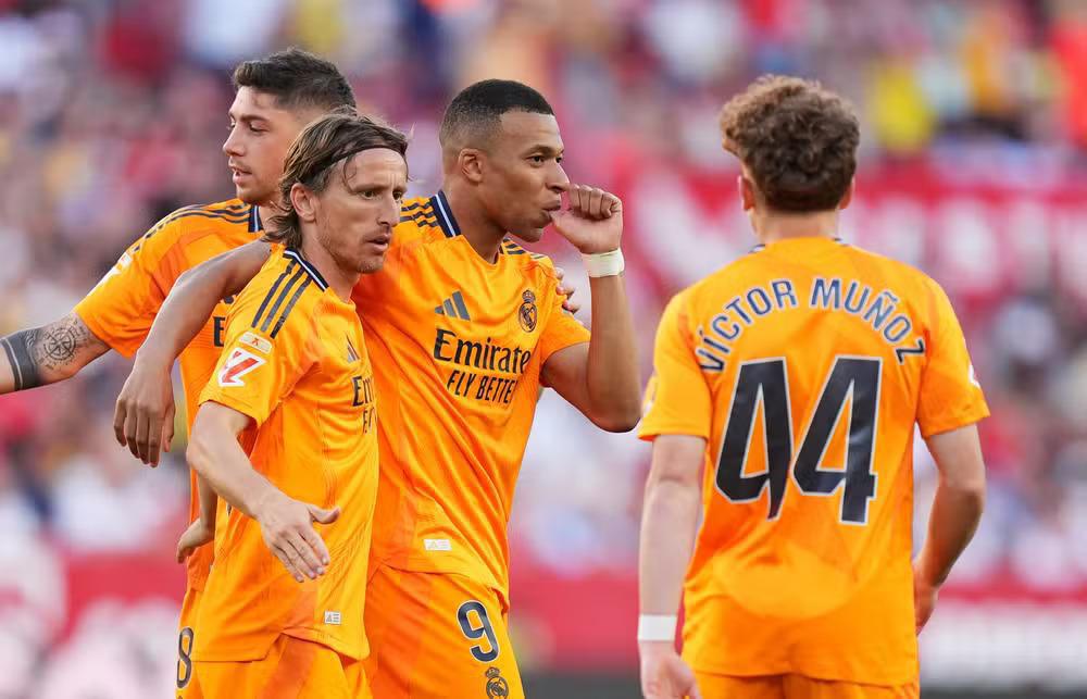 Mbappé brilha no Real Madrid e se aproxima da Chuteira de Ouro na reta final da temporada