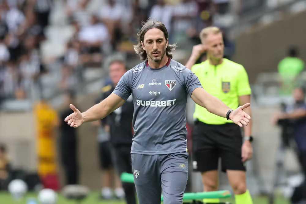 STJD aplica gancho de dois jogos a Zubeldía por expulsão diante do Atlético-MG