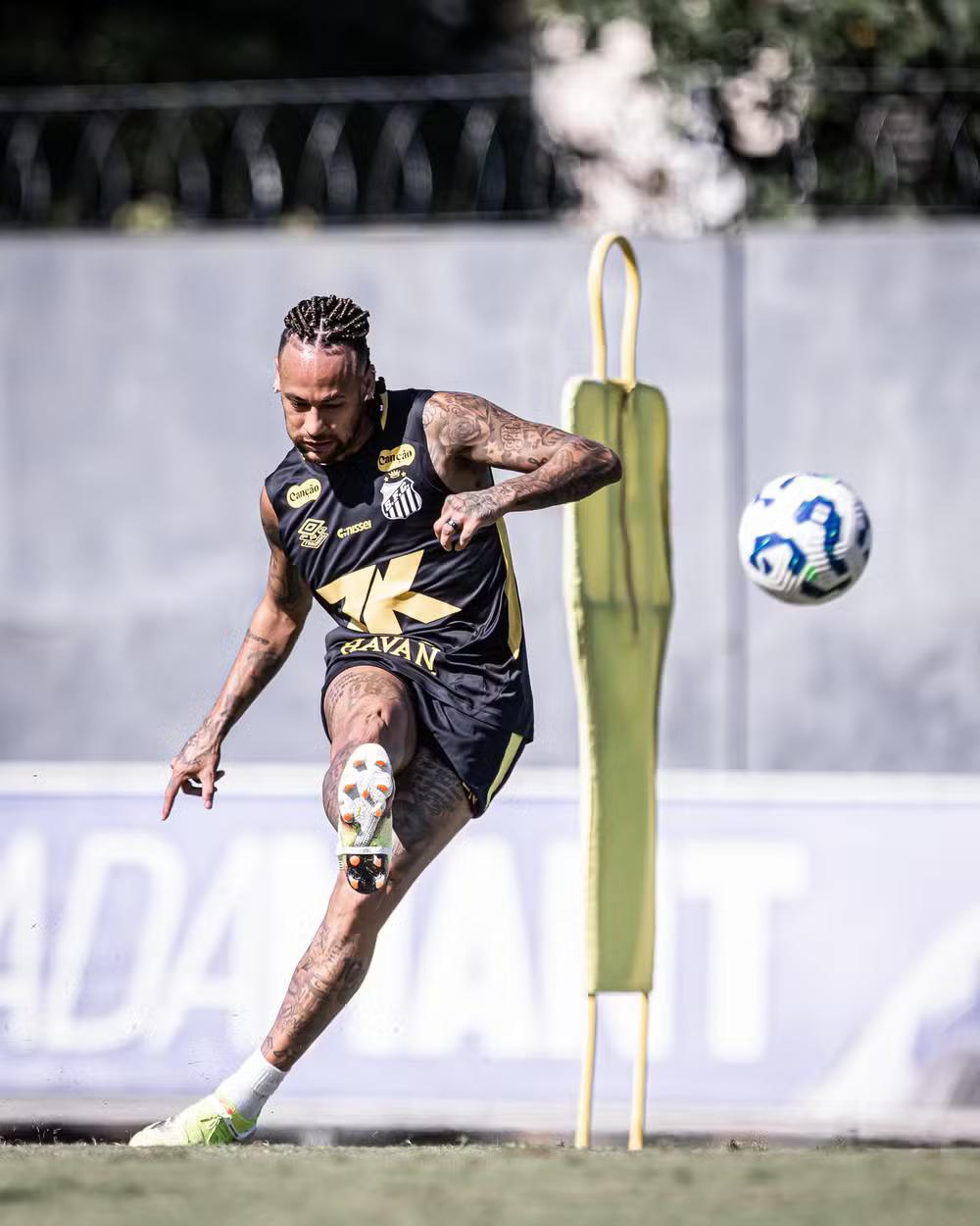 Santos intensifica treinos táticos antes de duelo decisivo pela Copa do Brasil