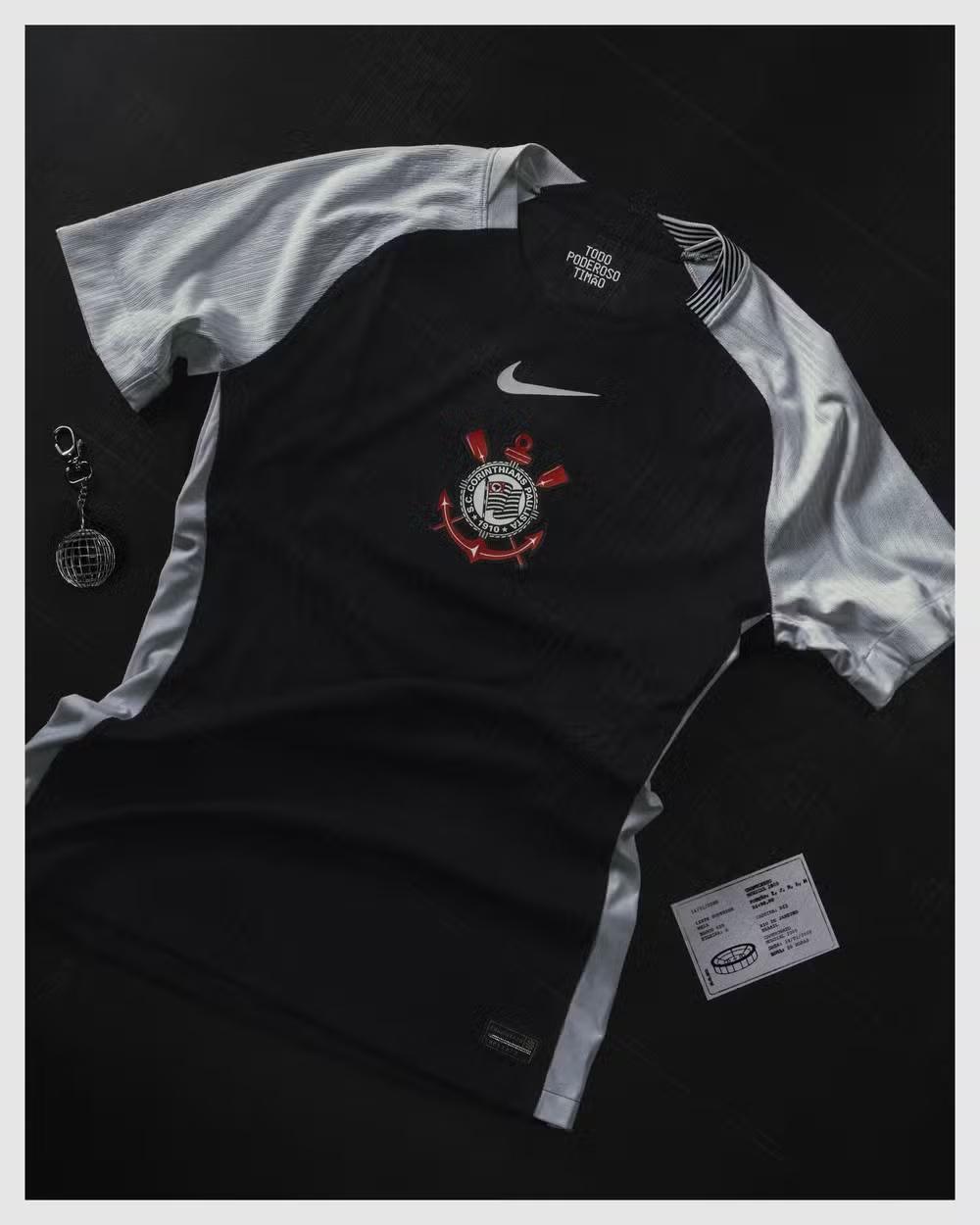 Adidas faz oferta bilionária ao Corinthians, e proposta será analisada pelo CORI