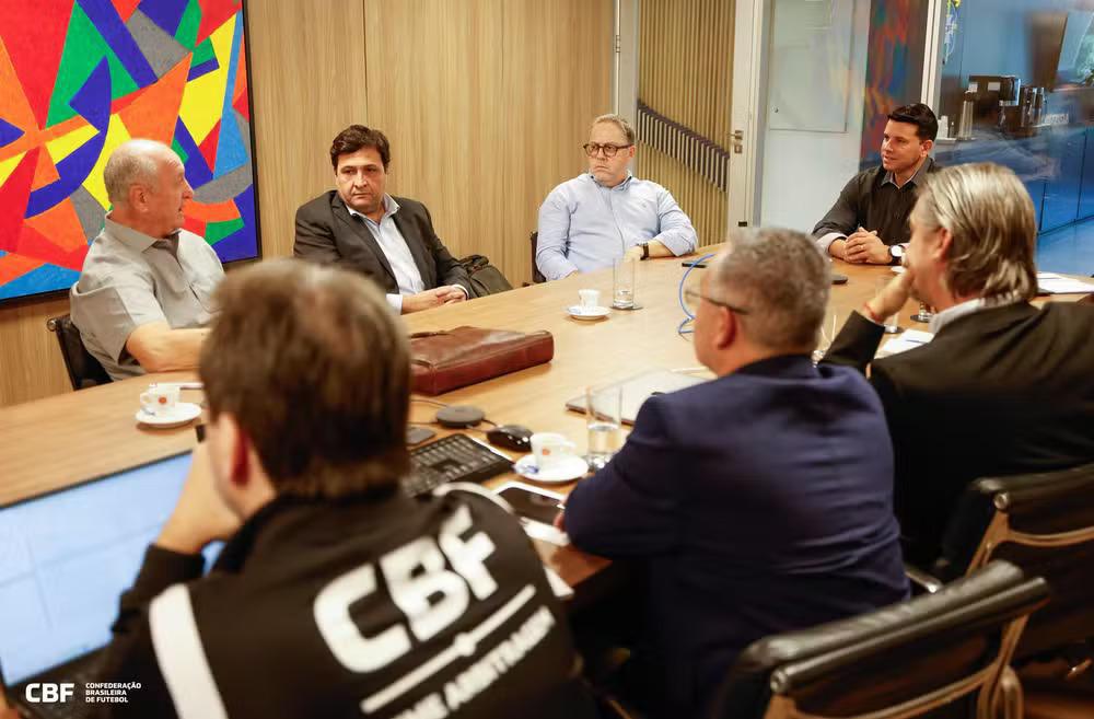 Árbitro do jogo entre Grêmio e CSA é retirado das escalas após reunião na CBF
