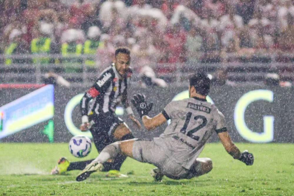 Amigo próximo de Neymar faz duras críticas à gestão do Santos após queda na Copa do Brasil